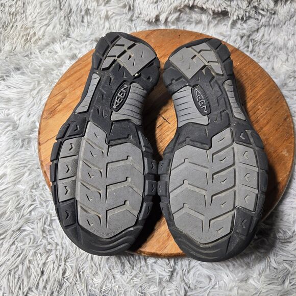 Keen Newport H2 Mens Size 9.5 Black/Gray Fisherman Sandal (Winter Discount) - Picture 6 of 8